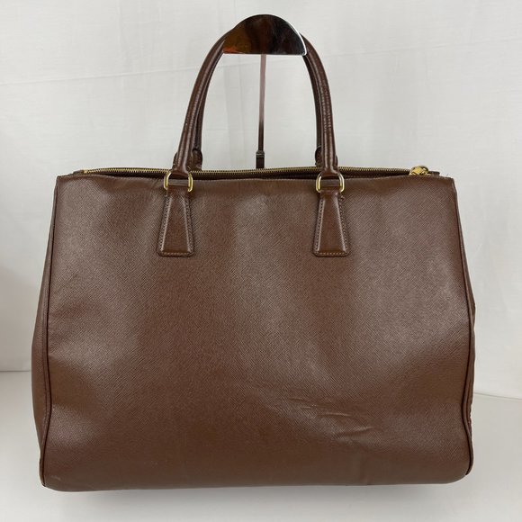 Prada Saffiano Lux Extra Large Brown Leather Zip Tote - Authenticity Certified - Picture 2 of 16